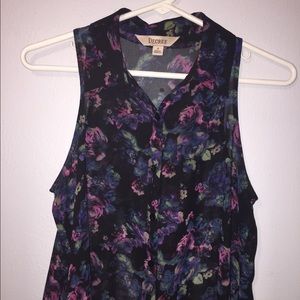 Decree Floral Sleeveless Button Down Top